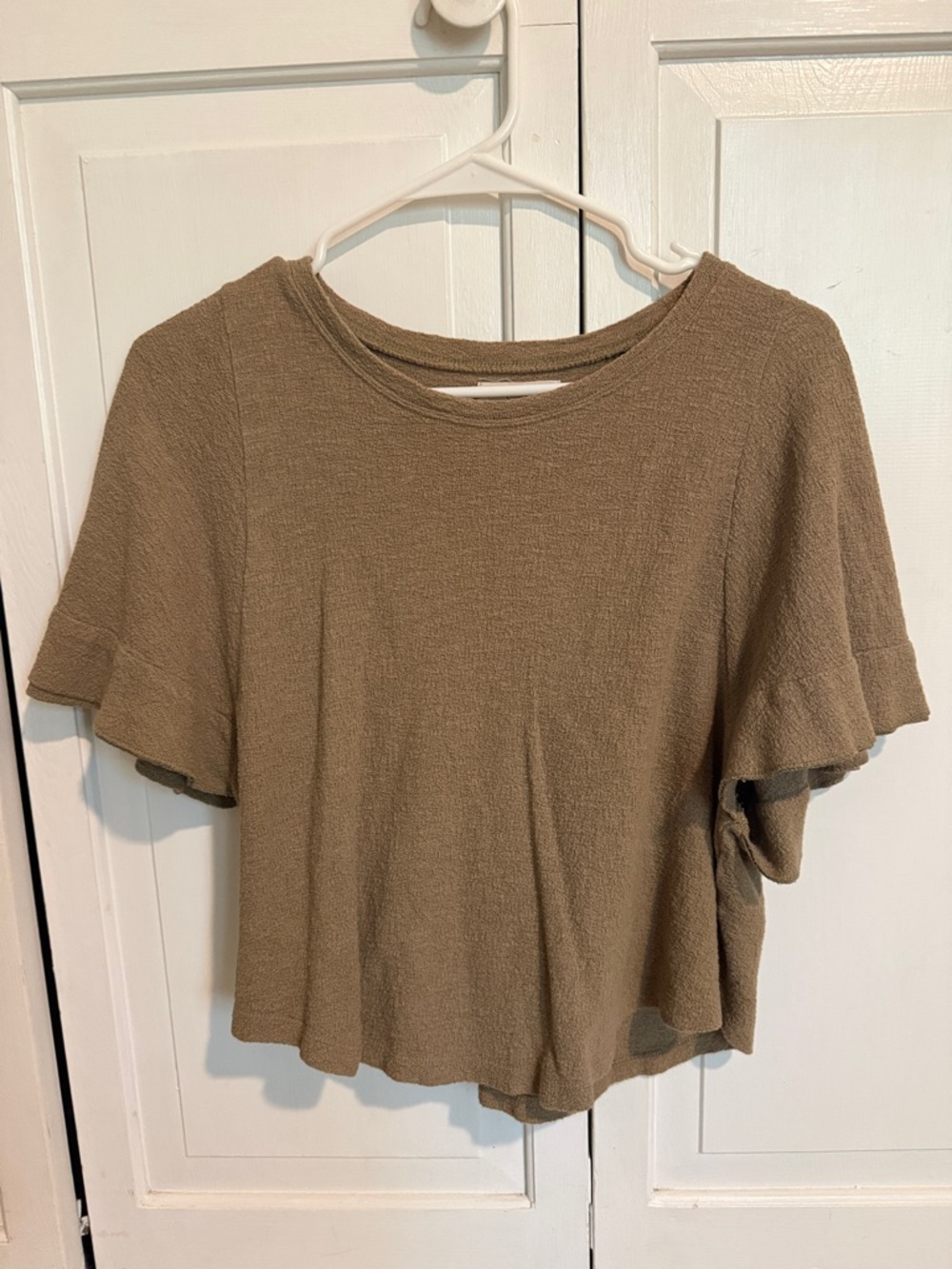 Women's Textured Flutter-Sleeve Top — Taupe